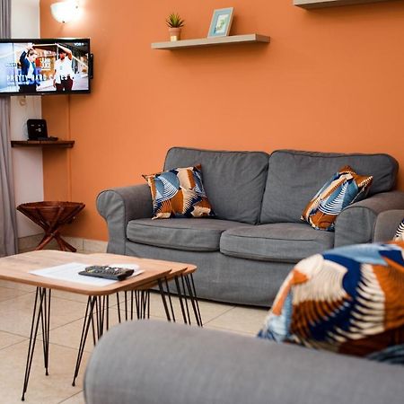 Appartement Charmant Et Lumineux Пуэнт-Нуар Экстерьер фото