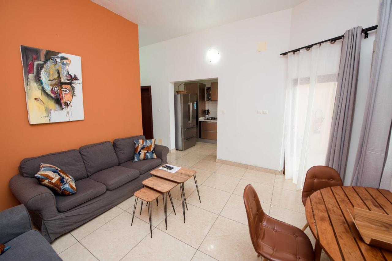 Appartement Charmant Et Lumineux Пуэнт-Нуар Экстерьер фото
