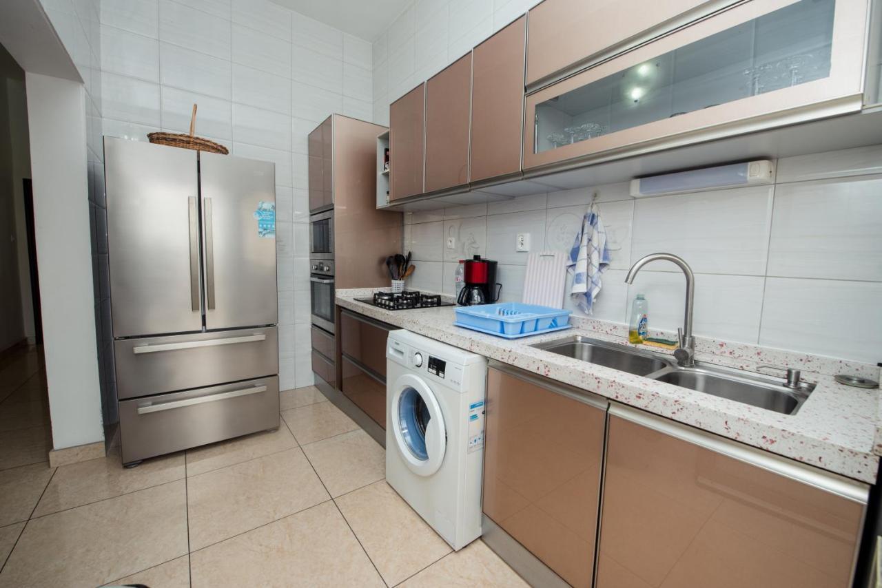 Appartement Charmant Et Lumineux Пуэнт-Нуар Экстерьер фото