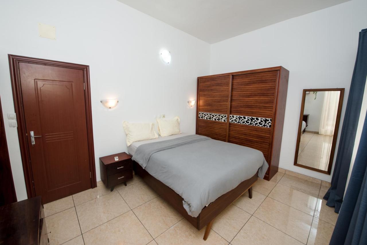 Appartement Charmant Et Lumineux Пуэнт-Нуар Экстерьер фото