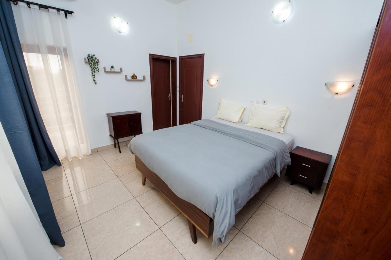Appartement Charmant Et Lumineux Пуэнт-Нуар Экстерьер фото