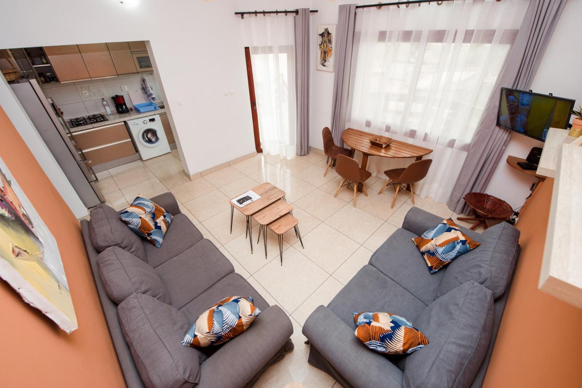 Appartement Charmant Et Lumineux Пуэнт-Нуар Экстерьер фото
